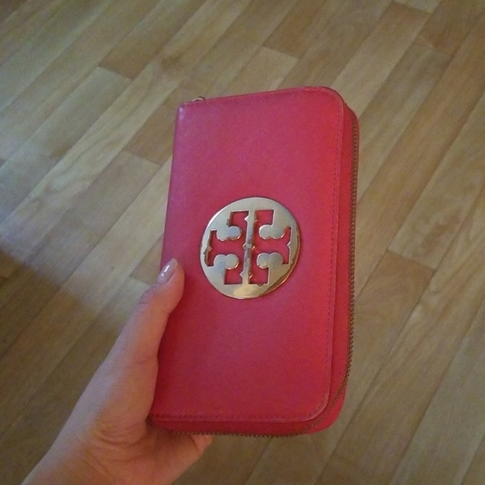 Tory Burch wallet